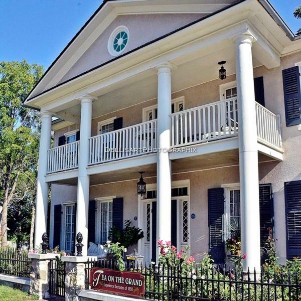 The Carriage House Flat - Downtown Paris Canada Εξωτερικό φωτογραφία